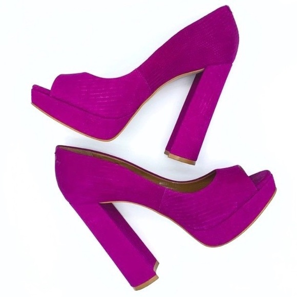 Steve Madden Shoes - Steve Madden Britty Platform Peep Toe Pump